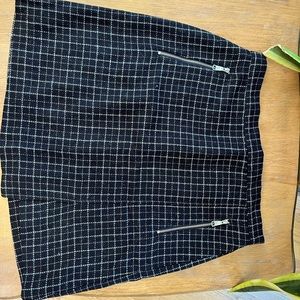 Only worn once, Banana Republic wool/polyester skirt! Size: 2